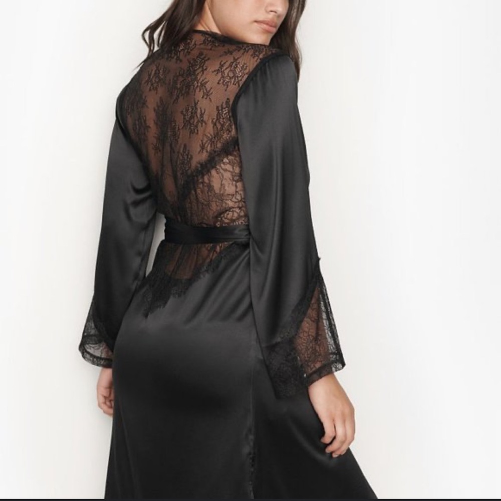 VICTORIA'S SECRET CHANTILLY LACE KIMONO ROBE
